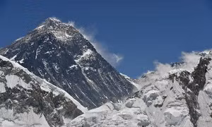Leo Everest không phép, bị thu hộ chiếu, phạt 22.000 USD