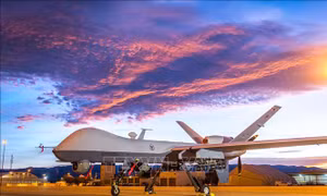 Iran tuyên bố bắn hạ UAV MQ-9 ở Hormuz, tấn công căn cứ không quân Mỹ tại UAE