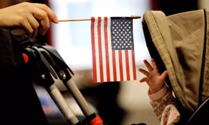 Thách thức của ông Trump khi muốn chấm dứt quyền công dân theo nơi sinh tại Mỹ