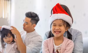 Giáng sinh không dối trá: Vì sao cha mẹ nên cân nhắc về câu chuyện ông già Noel