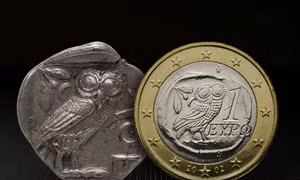 Lịch sử đáng kinh ngạc của hình tượng trên đồng xu 1 euro Hy Lạp