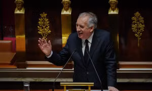 Chính trường Pháp 'nín thở' chờ Thủ tướng Bayrou đấu tranh giữ ghế 