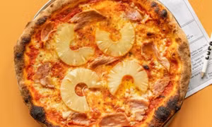 Lý do món Pizza Hawaii bị đẩy lên mức giá 'không tưởng' tại Anh