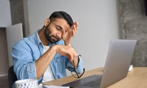 Giải pháp giúp giảm căng thẳng mắt liên quan đến công việc văn phòng