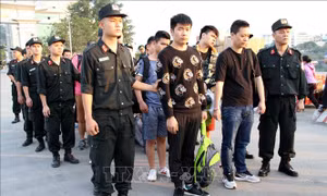Bắt 10 đối tượng người Trung Quốc lừa đảo bán hàng qua mạng 