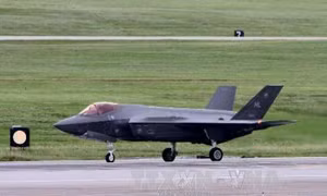 Chiến đấu cơ tàng hình F-35A Mỹ hạ cánh khẩn cấp tại Okinawa