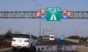 Kiến nghị cho phép thu phí trở lại cao tốc TP Hồ Chí Minh  - Trung Lương