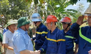 Kiểm tra, động viên lực lượng tham gia chữa cháy rừng ở Hà Tĩnh