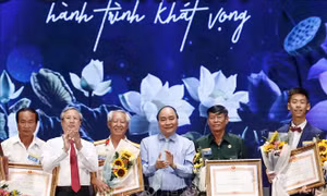 Thủ tướng: Học tập và làm theo gương Bác củng cố nền tảng tư tưởng và đạo đức cho toàn xã hội
