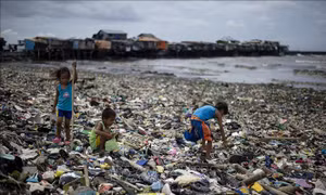 Philippines dọa 'tuyên chiến' với Canada trong vấn đề rác thải