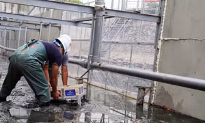 Xin lùi ngày lấy mẫu nước sông Tô Lịch do ảnh hưởng việc xả nước từ Hồ Tây