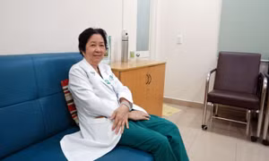 Chuyện của những người anh hùng - Bài 3: Người anh hùng mặc áo blouse trắng