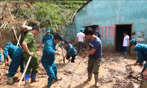 Mưa lớn kéo dài, đường sá và nhà dân hai huyện Hoàng Su Phì, Xín Mần sạt lở nghiêm trọng 