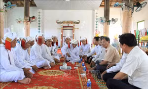 Đồng bào Chăm Bình Thuận đón Tết Ramưwan ấm cúng, tiết kiệm