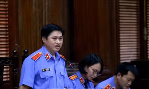  Đại diện Viện Kiểm sát đối đáp tại phiên tòa xét xử Nguyễn Hữu Tín và đồng phạm