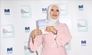 Giải văn học Man Booker Quốc tế lần đầu tiên được trao cho một nhà văn người Arab