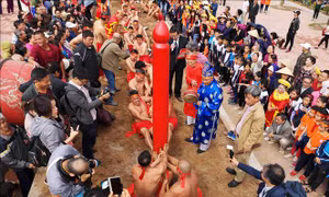 Việt Nam và Hàn Quốc trình diễn nghi lễ 'kéo co ngồi'