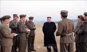 Lãnh đạo Triều Tiên Kim Jong-un thị sát buổi thử nghiệm vũ khí mới