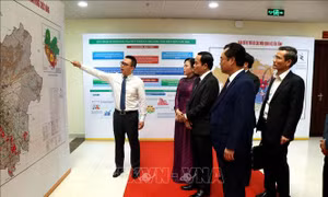Phó Thủ tướng Trần Lưu Quang trao Quyết định phê duyệt Quy hoạch tỉnh Thái Nguyên