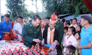 Xuân Biên phòng ấm lòng dân bản ở xã Bản Lang, Lai Châu