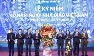 Thủ tướng: Chăm lo tốt nhất cả về vật chất, tinh thần để đội ngũ nhà giáo yên tâm công tác