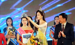 Trần Thị Mai đăng quang Người đẹp Hạ Long 2020
