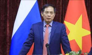 Bộ trưởng Ngoại giao Bùi Thanh Sơn hội kiến Phó Thủ tướng Nga Dmitry Chernyshenko