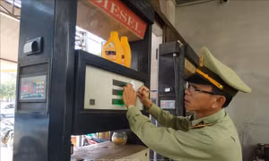 Xử lý 2 cơ sở kinh doanh xăng dầu trái phép ở Đắk Lắk