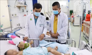 Sử dụng kỹ thuật ECMO cứu sống bệnh nhi mắc tay chân miệng nguy kịch