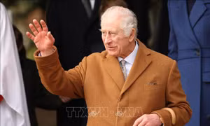Vua Charles hội ngộ gia đình Hoàng tử Harry sau 4 năm