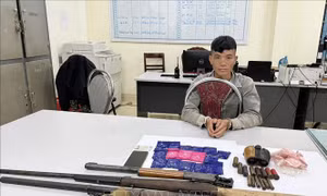 Bắt các đối tượng tàng trữ ma túy, vũ khí nóng