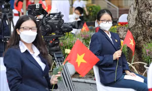 Học sinh hân hoan dự lễ khai giảng năm học mới đặc biệt ở Hà Nội 
