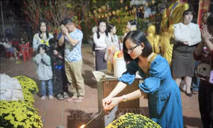 Nét đẹp đầu năm của những người con Việt Nam tại Lào