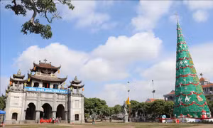 Rộn ràng không khí đón Giáng sinh tại nhà thờ đá độc đáo nhất Việt Nam