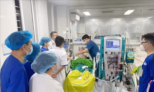 Cứu sống 2 người ngộ độc khí H2S khi xuống bể kín