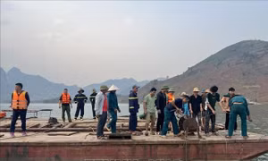 Huy động gần 400 người tìm kiếm các nạn nhân mất tích trong vụ lật thuyền ở Sìn Hồ 
