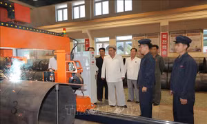 Nhà lãnh đạo Triều Tiên kêu gọi cải thiện năng lực sản xuất tên lửa