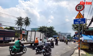 Đề xuất sớm đầu tư các dự án đồng bộ với mở rộng Quốc lộ 13