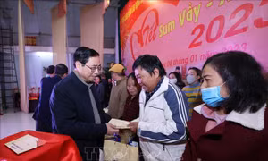 Thủ tướng chúc người lao động đón Tết 'ấm áp, sum vầy, tràn đầy hạnh phúc' 