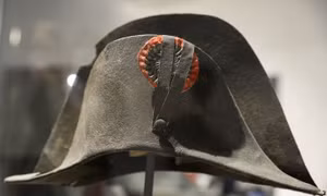 Mũ của Napoléon I được trưng bày sau nhiều năm bị lãng quên