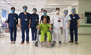Cứu sống bệnh nhân ngã từ tầng 3 xuống đất