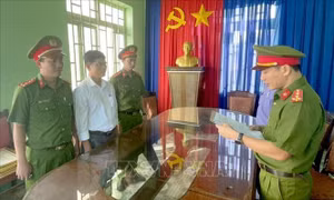 Bắt giam 2 nguyên Chánh văn phòng HĐND, UBND huyện Bù Đăng, Bình Phước