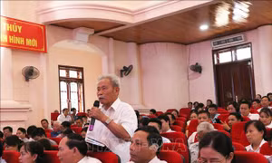 Trưởng Ban Tổ chức Trung ương Trương Thị Mai tiếp xúc cử tri tại Hòa Bình