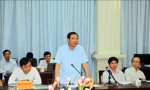 Bộ trưởng Nguyễn Xuân Cường kiểm tra phòng, chống hạn mặn tại Vĩnh Long 