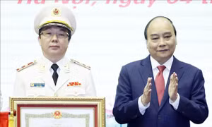 Trao Danh hiệu Anh hùng LLVTND cho một đơn vị của lực lượng Tình báo Công an nhân dân