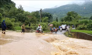 Lũ ống cuốn trôi một cháu nhỏ ở Văn Yên, Yên Bái