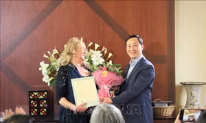 Bà Sandra Scagliotti tiếp tục đảm nhiệm lãnh sự danh dự Việt Nam tại Turin, Italy