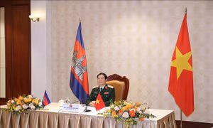 Tổng Tham mưu trưởng QĐND Việt Nam làm việc trực tuyến với Tổng Tư lệnh Quân đội Hoàng gia Campuchia