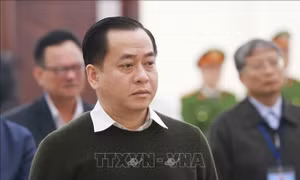 Bị can Nguyễn Duy Linh che giấu việc nhận quà, tiền từ Phan Văn Anh Vũ