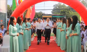 Đồng chí Phan Đình Trạc dự Ngày hội Đại đoàn kết toàn dân tộc tại An Giang